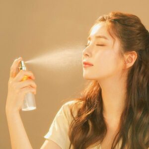 Nước Hoa Hồng Có Thật Sự Cần Thiết Trong Chu Trình Dưỡng Da Hằng Ngày Không?